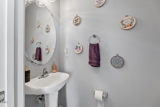 401 Scripps Lane 104, Raleigh, NC 27610