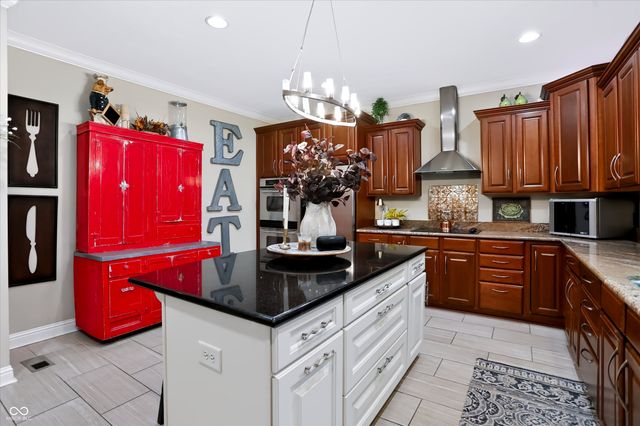 7441 Oakland Hills Drive, Indianapolis, IN 46236