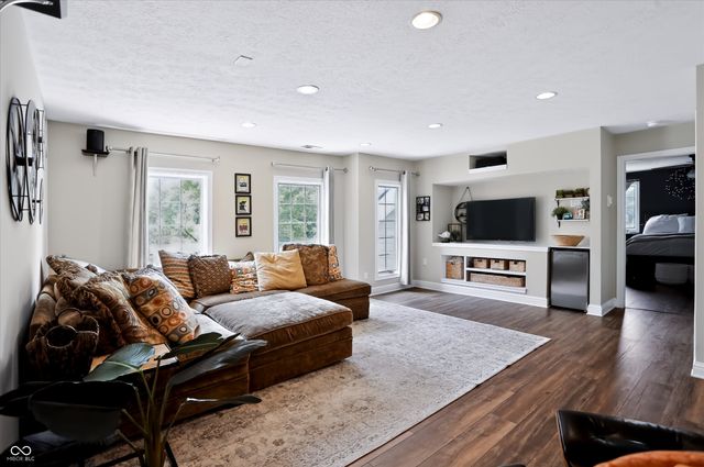 7441 Oakland Hills Drive, Indianapolis, IN 46236