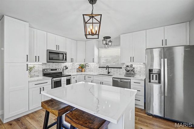 33 Carriage Way W, St Peters, MO 63376