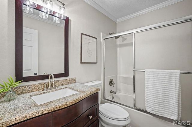 33 Carriage Way W, St Peters, MO 63376