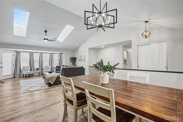 33 Carriage Way W, St Peters, MO 63376