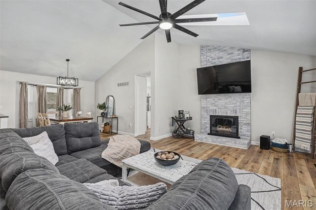 33 Carriage Way W, St Peters, MO 63376