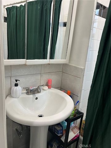 1202 W 90th, Los Angeles, CA 90044