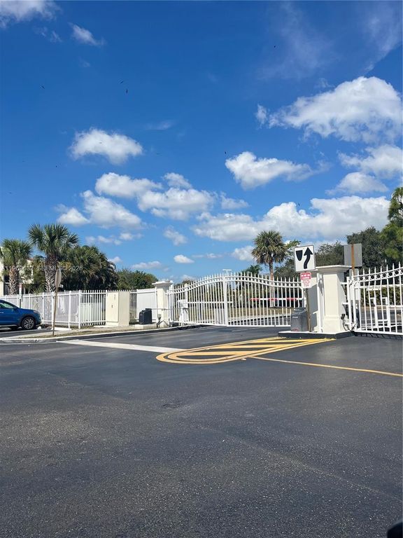 6548 Racquet Club Dr 89, Lauderhill, FL 33319