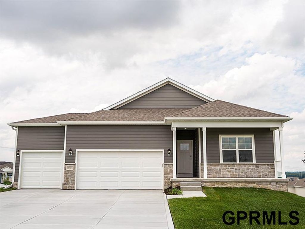8360 S 176th Circle, Omaha, NE 68137