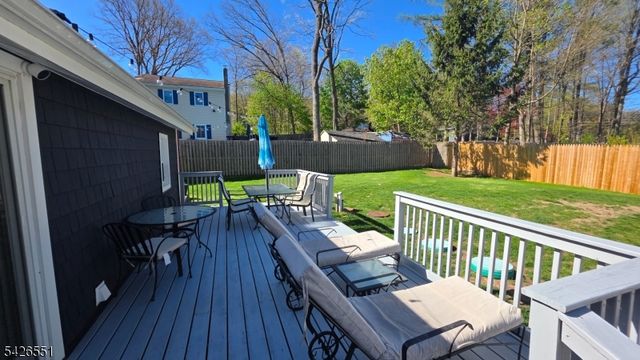 26 White Birch Trl, Jefferson Twp., NJ 07460