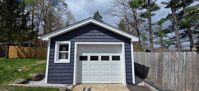 26 White Birch Trl, Jefferson Twp., NJ 07460