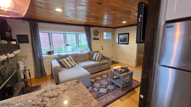 26 White Birch Trl, Jefferson Twp., NJ 07460
