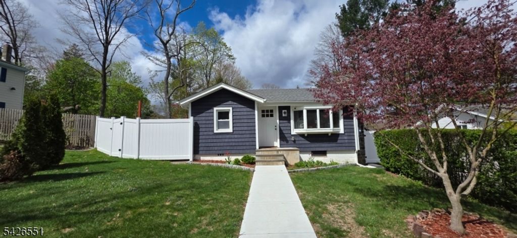 26 White Birch Trl, Jefferson Twp., NJ 07460