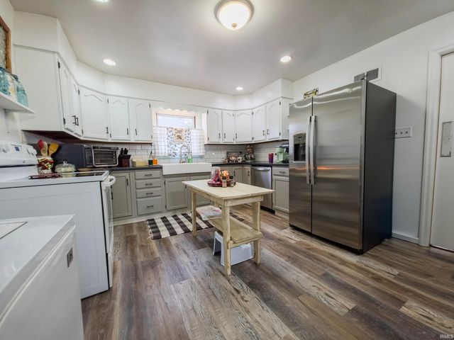 414 N Cherry Street, Mount Carmel, IL 62863