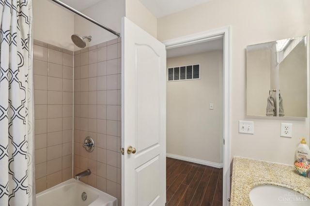 2520 Hingham Lane, Centerville, OH 45459