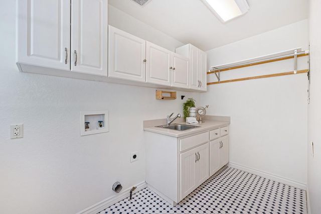 4110 Secret Ravine Way, Rocklin, CA 95677