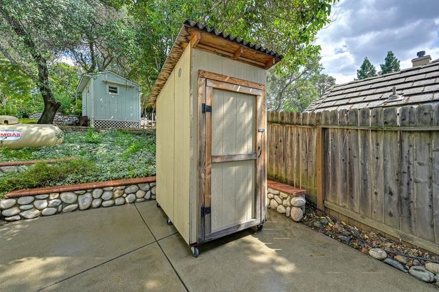 4110 Secret Ravine Way, Rocklin, CA 95677