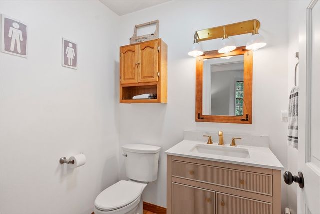 116 Island Rd, Lunenburg, MA 01462