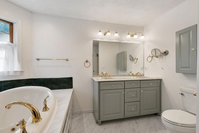 116 Island Rd, Lunenburg, MA 01462