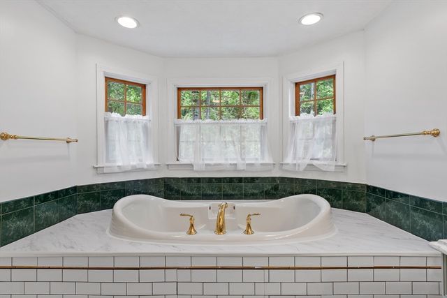 116 Island Rd, Lunenburg, MA 01462