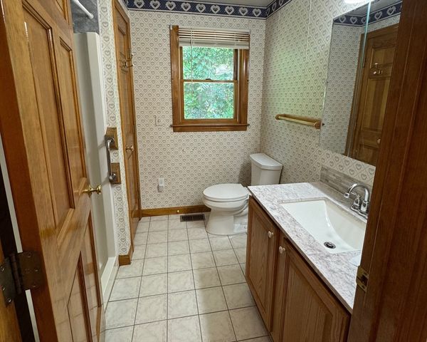 116 Island Rd, Lunenburg, MA 01462