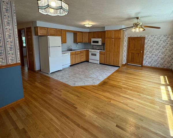116 Island Rd, Lunenburg, MA 01462