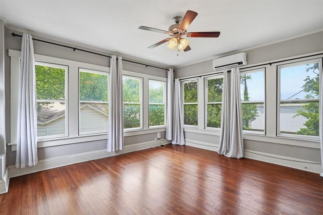 2212 Hurley Avenue, Fort Worth, TX 76110