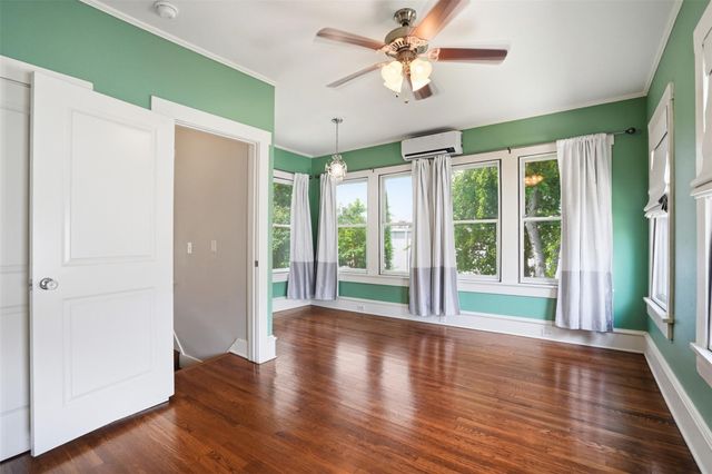 2212 Hurley Avenue, Fort Worth, TX 76110