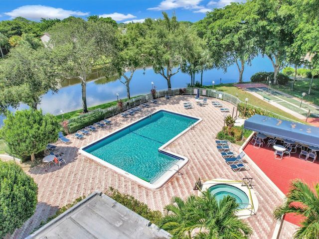 2011 SW 15th Street 151, Deerfield Beach, FL 33442