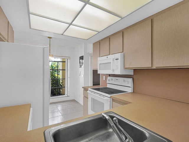 2011 SW 15th Street 151, Deerfield Beach, FL 33442