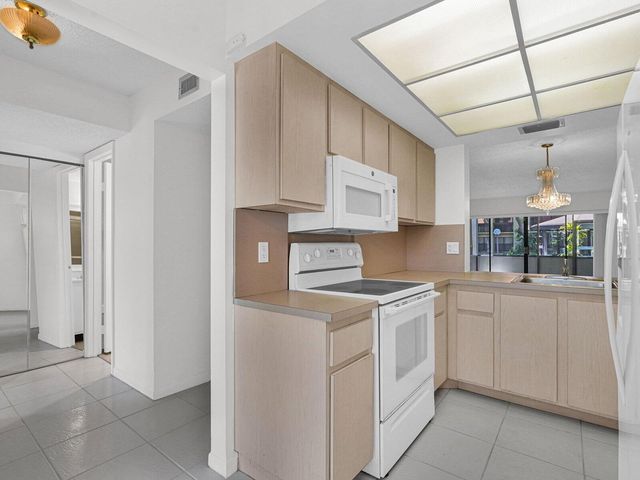 2011 SW 15th Street 151, Deerfield Beach, FL 33442