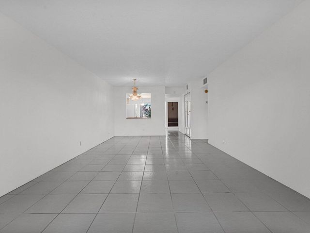 2011 SW 15th Street 151, Deerfield Beach, FL 33442