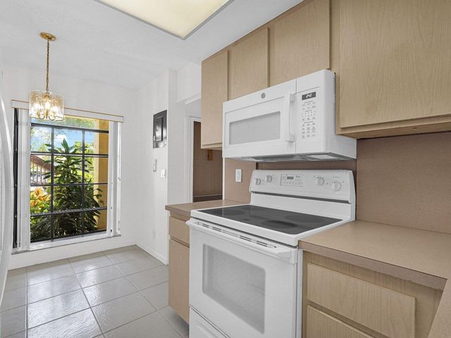 2011 SW 15th Street 151, Deerfield Beach, FL 33442