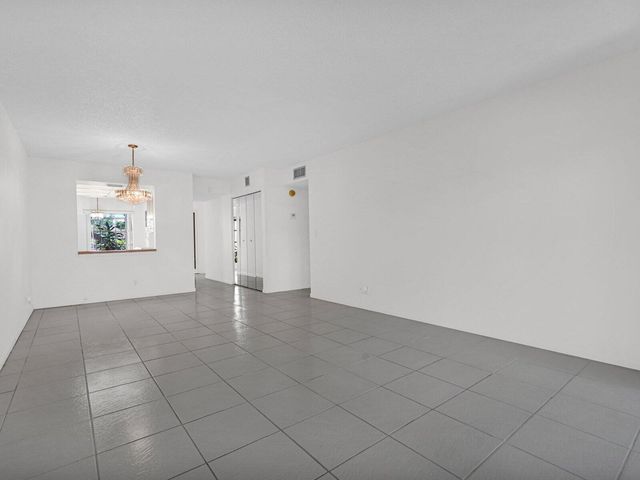 2011 SW 15th Street 151, Deerfield Beach, FL 33442