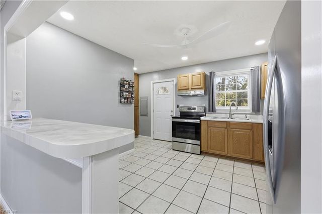 2004 Elmhurst LN, Portsmouth, VA 23701