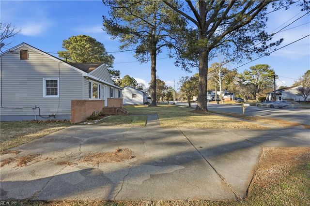 2004 Elmhurst LN, Portsmouth, VA 23701