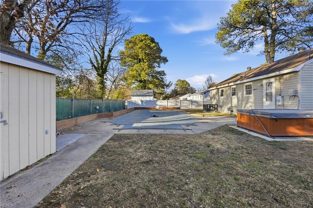 2004 Elmhurst LN, Portsmouth, VA 23701