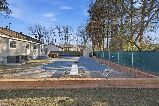 2004 Elmhurst LN, Portsmouth, VA 23701