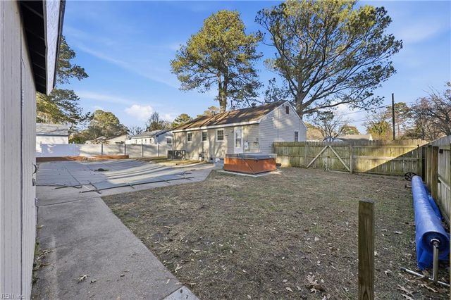 2004 Elmhurst LN, Portsmouth, VA 23701