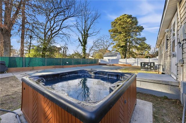 2004 Elmhurst LN, Portsmouth, VA 23701