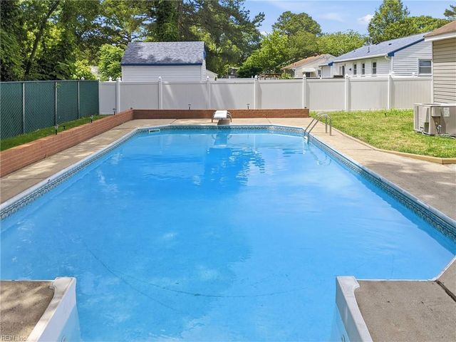 2004 Elmhurst LN, Portsmouth, VA 23701