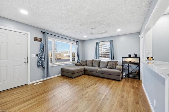 2004 Elmhurst LN, Portsmouth, VA 23701