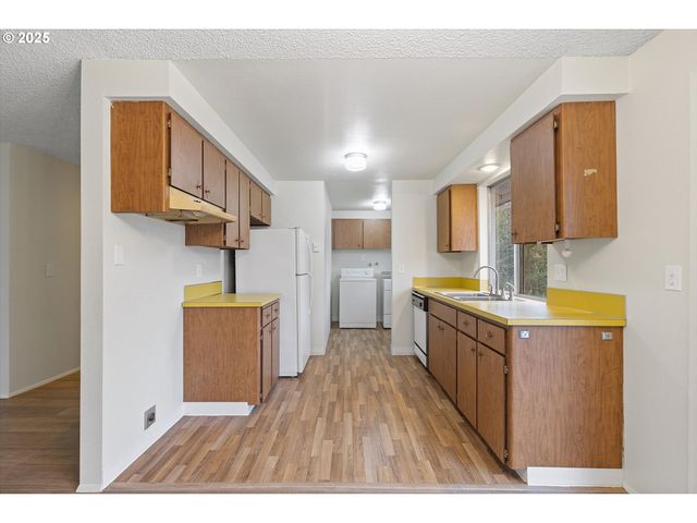 3210 Ne 2ND Ct, Gresham, OR 97030