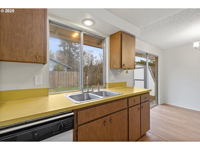 3210 Ne 2ND Ct, Gresham, OR 97030