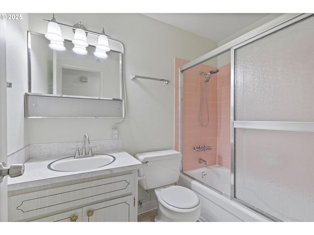 3210 Ne 2ND Ct, Gresham, OR 97030