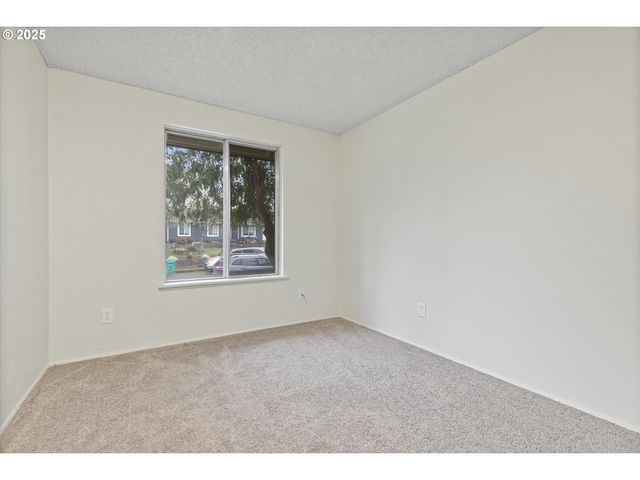 3210 Ne 2ND Ct, Gresham, OR 97030