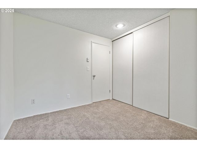 3210 Ne 2ND Ct, Gresham, OR 97030