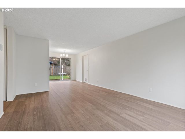 3210 Ne 2ND Ct, Gresham, OR 97030