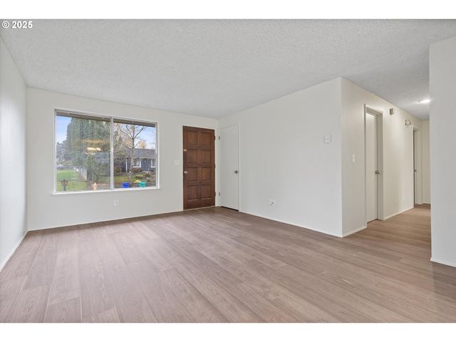 3210 Ne 2ND Ct, Gresham, OR 97030