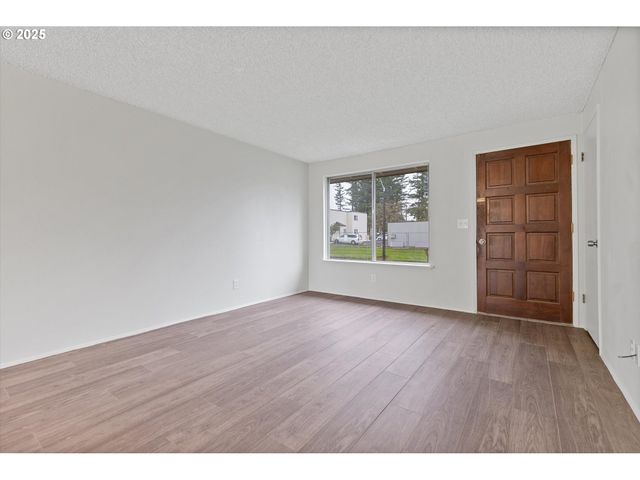 3210 Ne 2ND Ct, Gresham, OR 97030