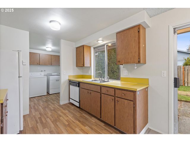 3210 Ne 2ND Ct, Gresham, OR 97030