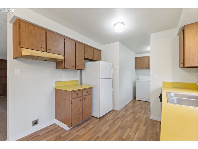 3210 Ne 2ND Ct, Gresham, OR 97030