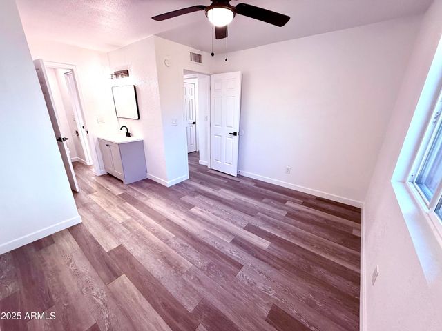 1009 E CHIPMAN Road, Phoenix, AZ 85040